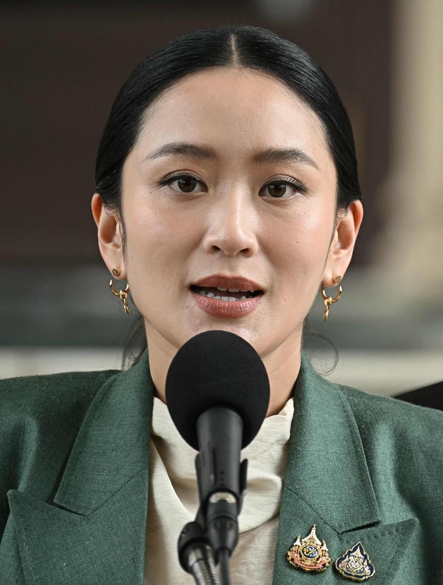 田海蓉：从杂技演员到影后富婆，坚强乐观的传奇人生