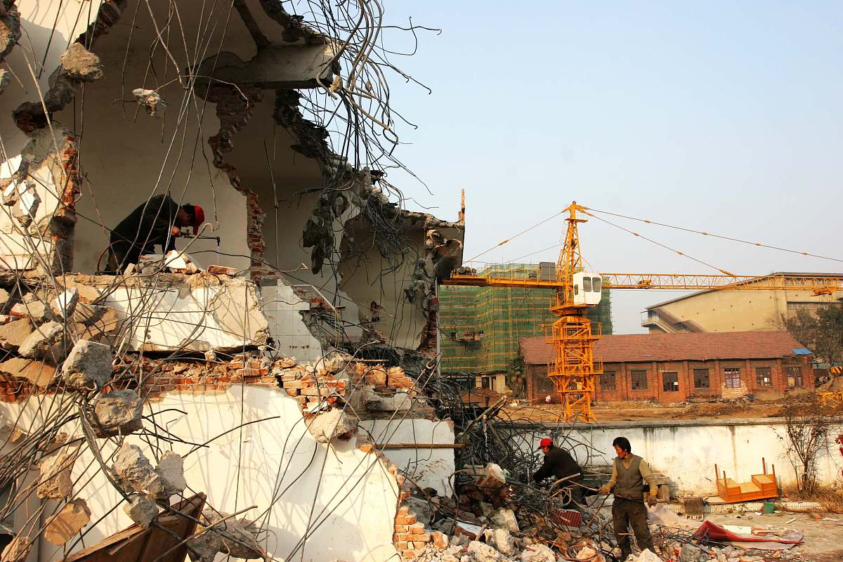 在铜川遇到强征强拆迁不公平待遇怎么联系媒体曝光？要求：创建一篇1500至2000字的解决方案