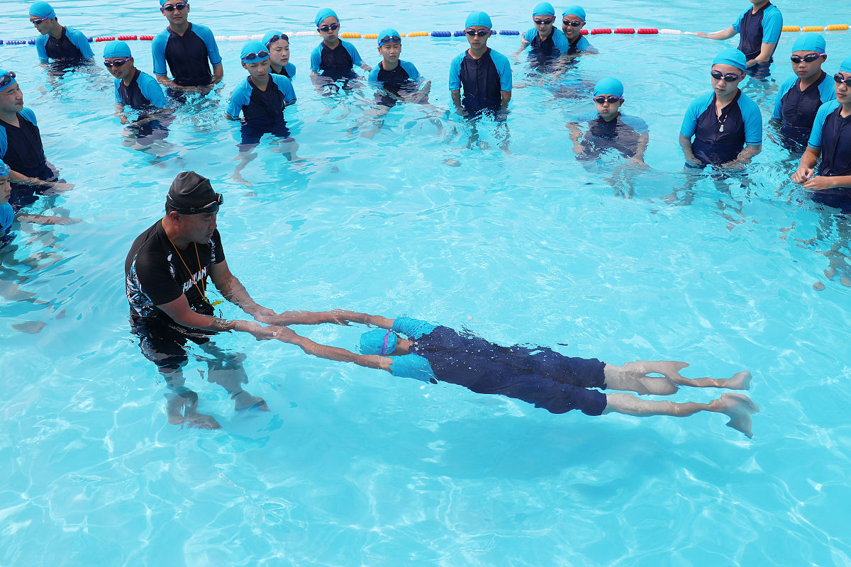 如何学习蛙泳800字论文