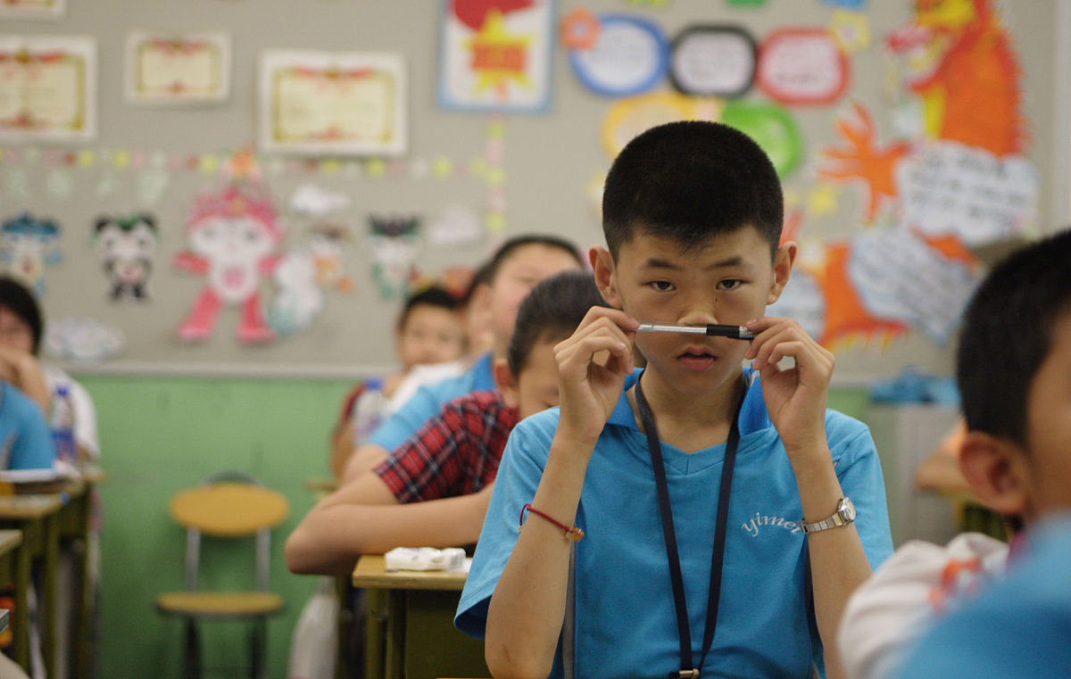 西安幼师学校为你分享孩子近视预防方法！
