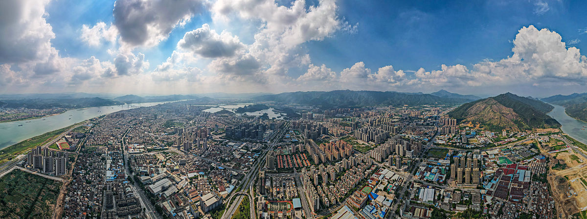 2021年10月3日,广东肇庆,航拍城市风光.