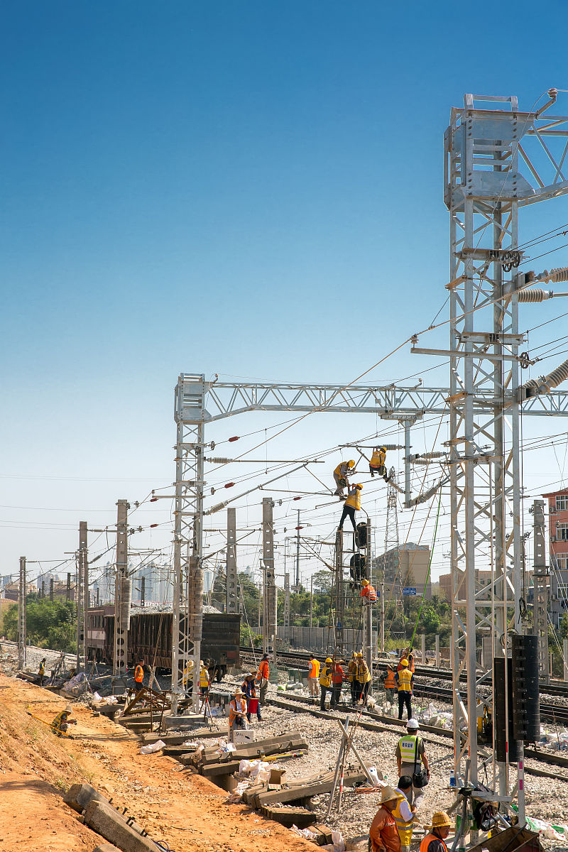 对于部分站点设备需要与铁塔同时完成搬迁的问题可以采取以下方案和保证措施