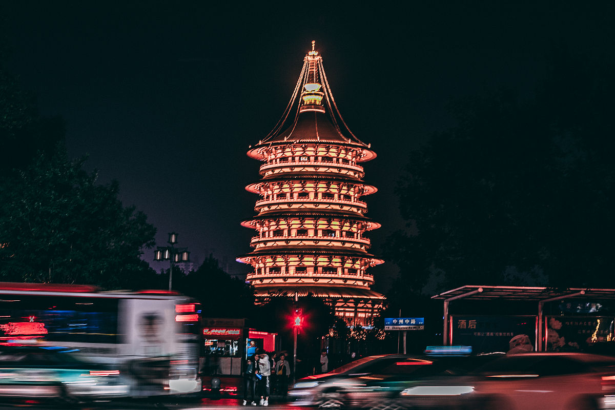 以描写洛阳的古诗写一段去洛阳的朋友圈文案