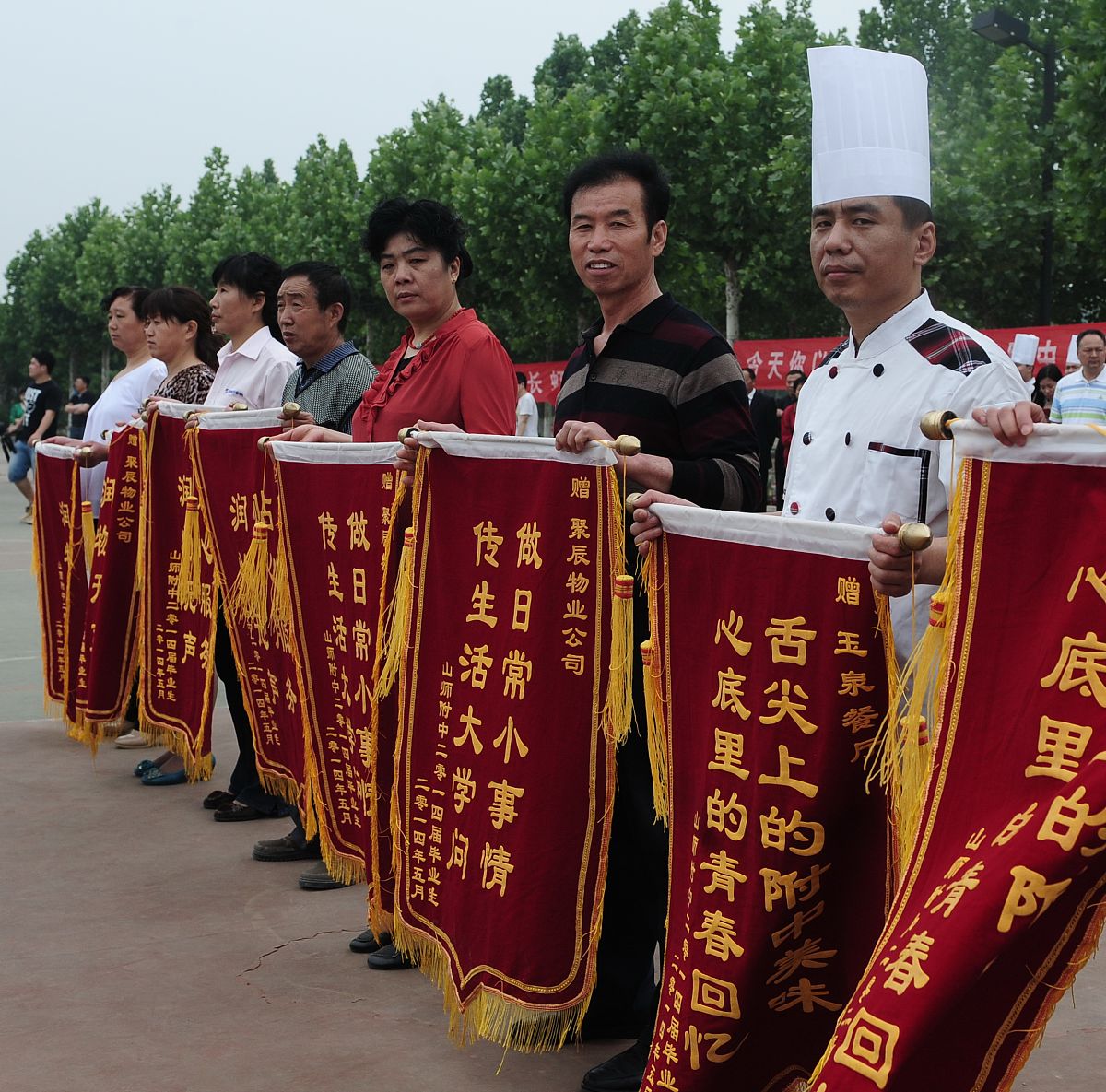 高中毕业鉴定：致敬师长，展望未来