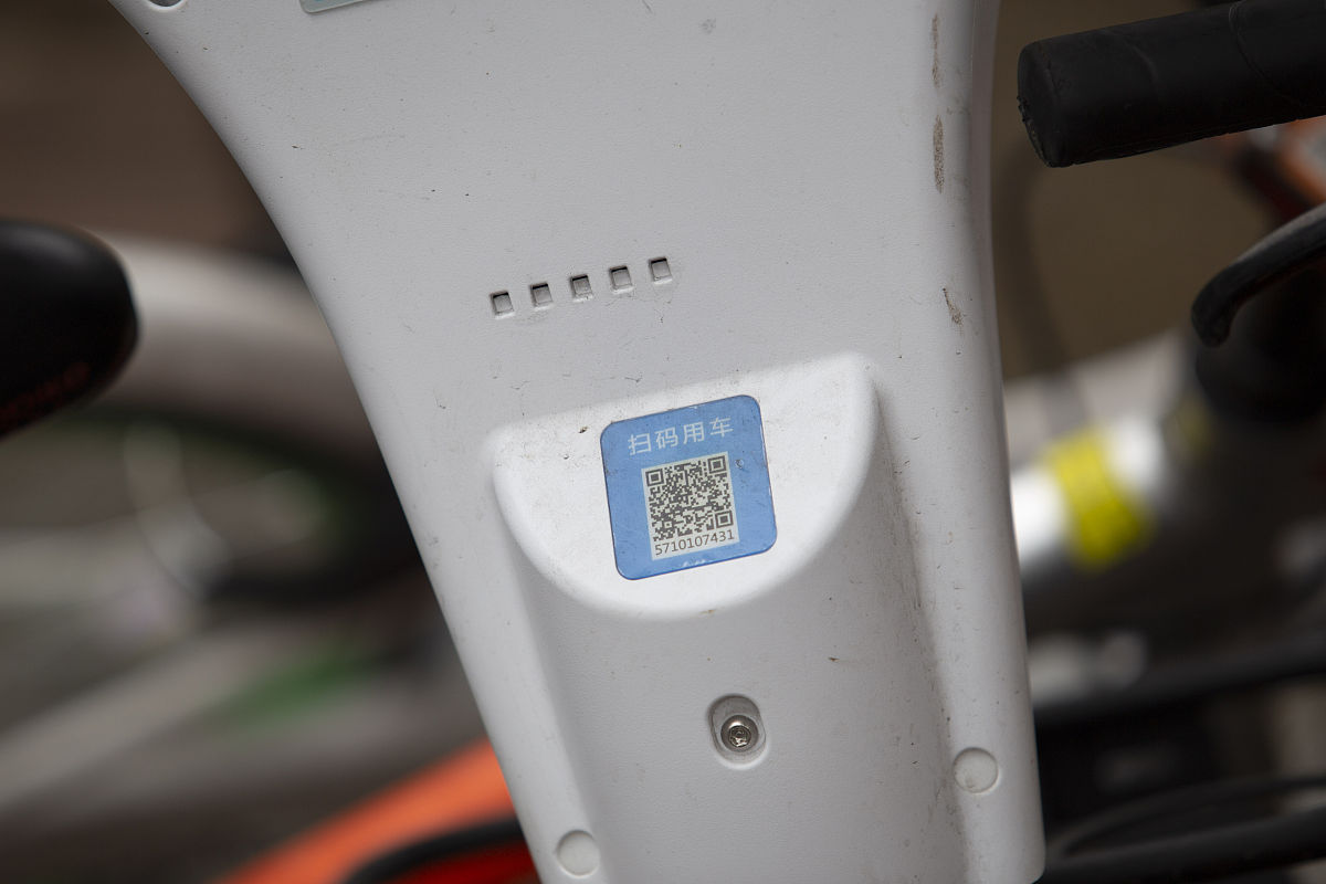 比亚迪E5 充电盖板拆卸方法 - 简单易懂