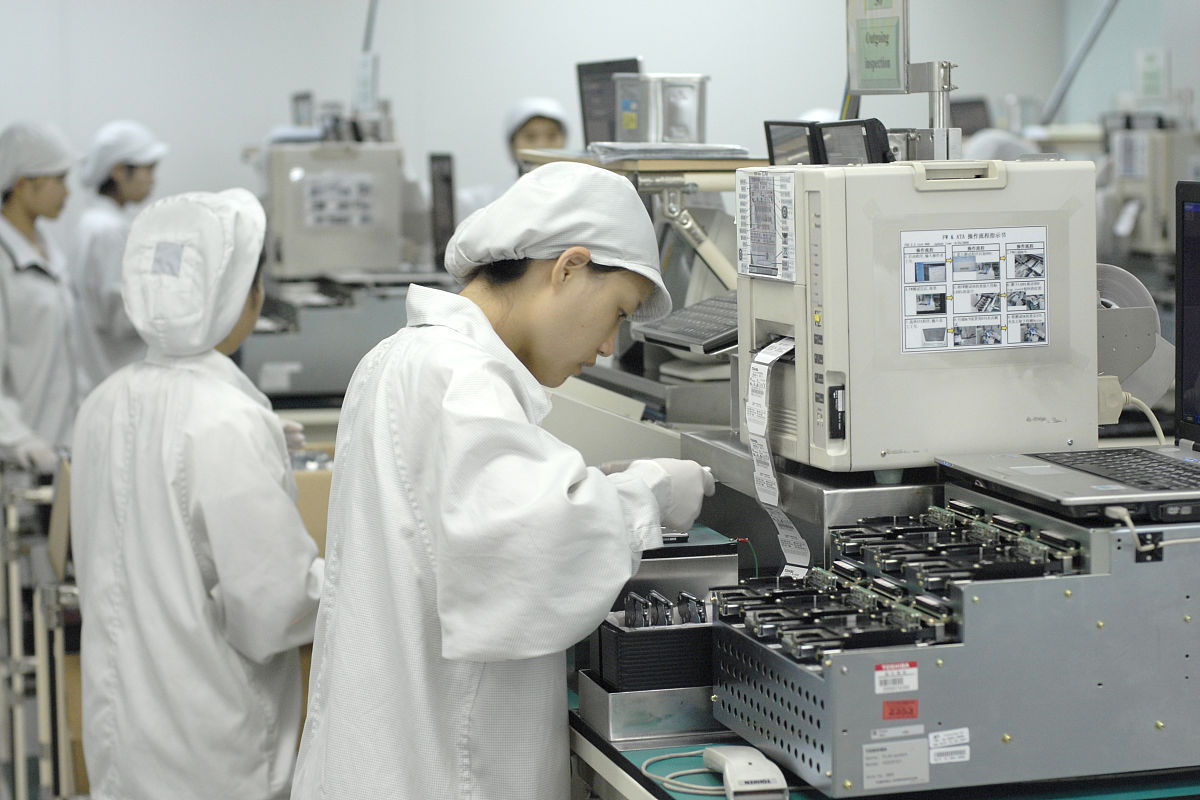弹药防静电设备设施的作用回答并拓展。