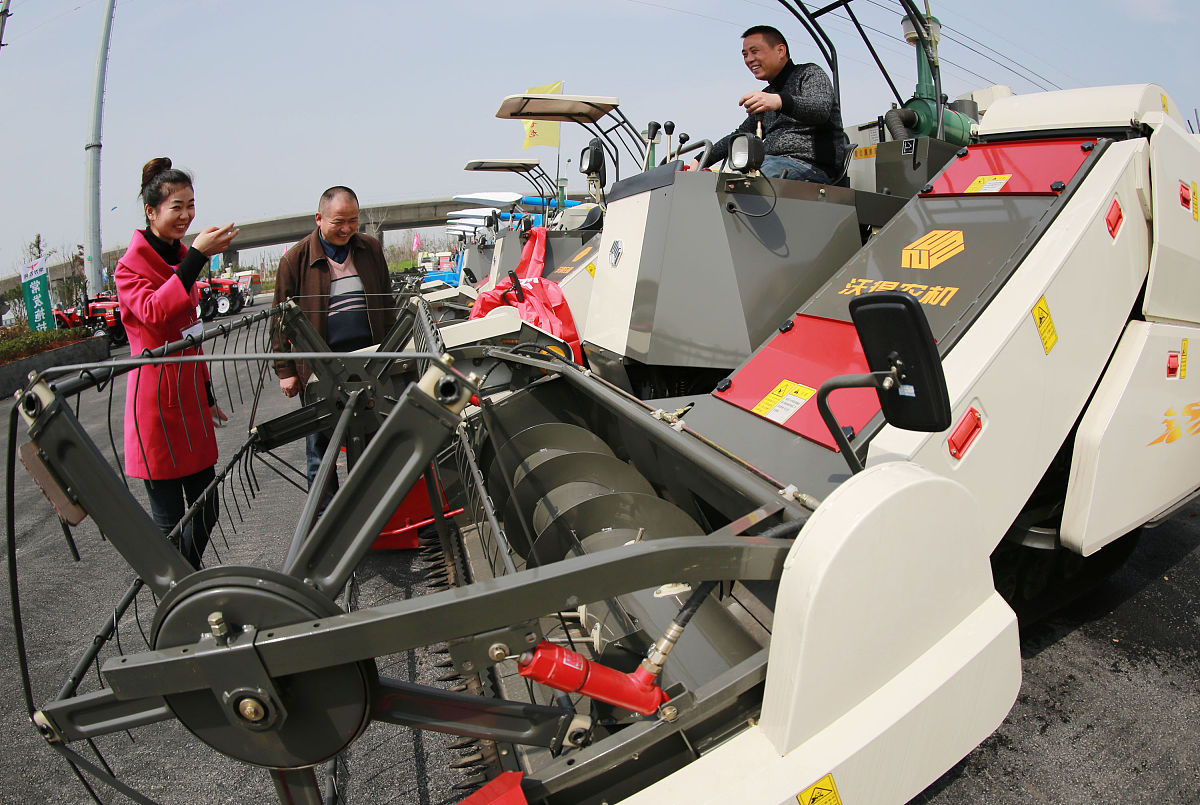 插秧机 往一面传送正常抓苗等回来就抓不着了