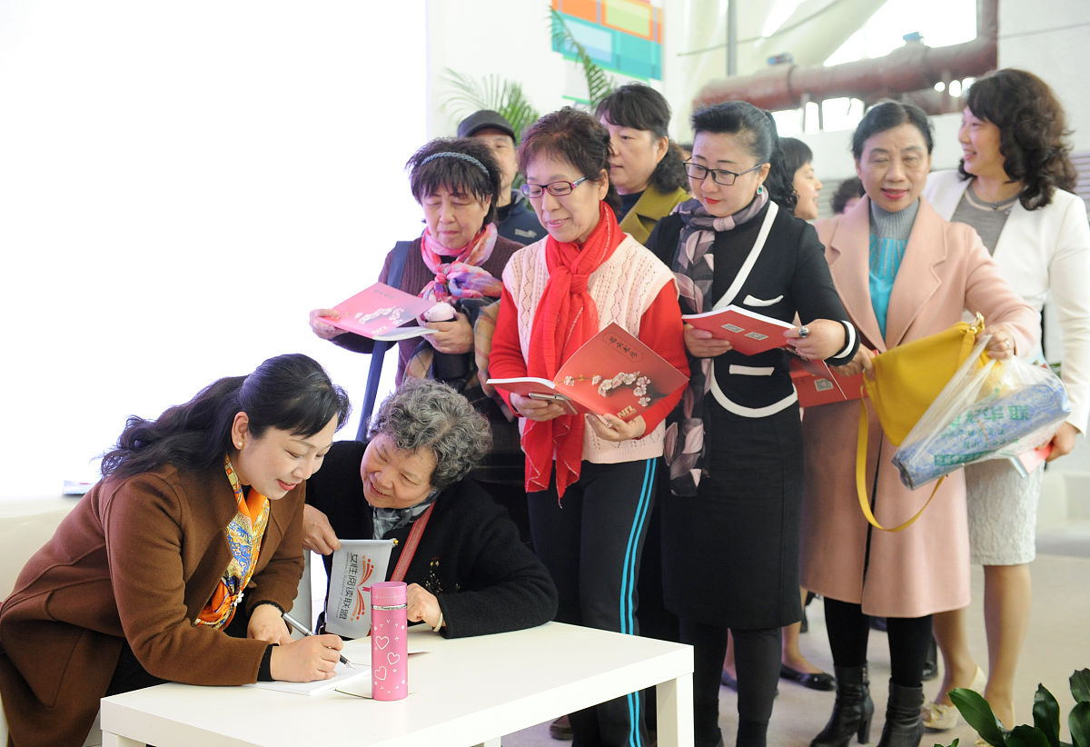 国债下乡：女职工引领文明投资新风尚