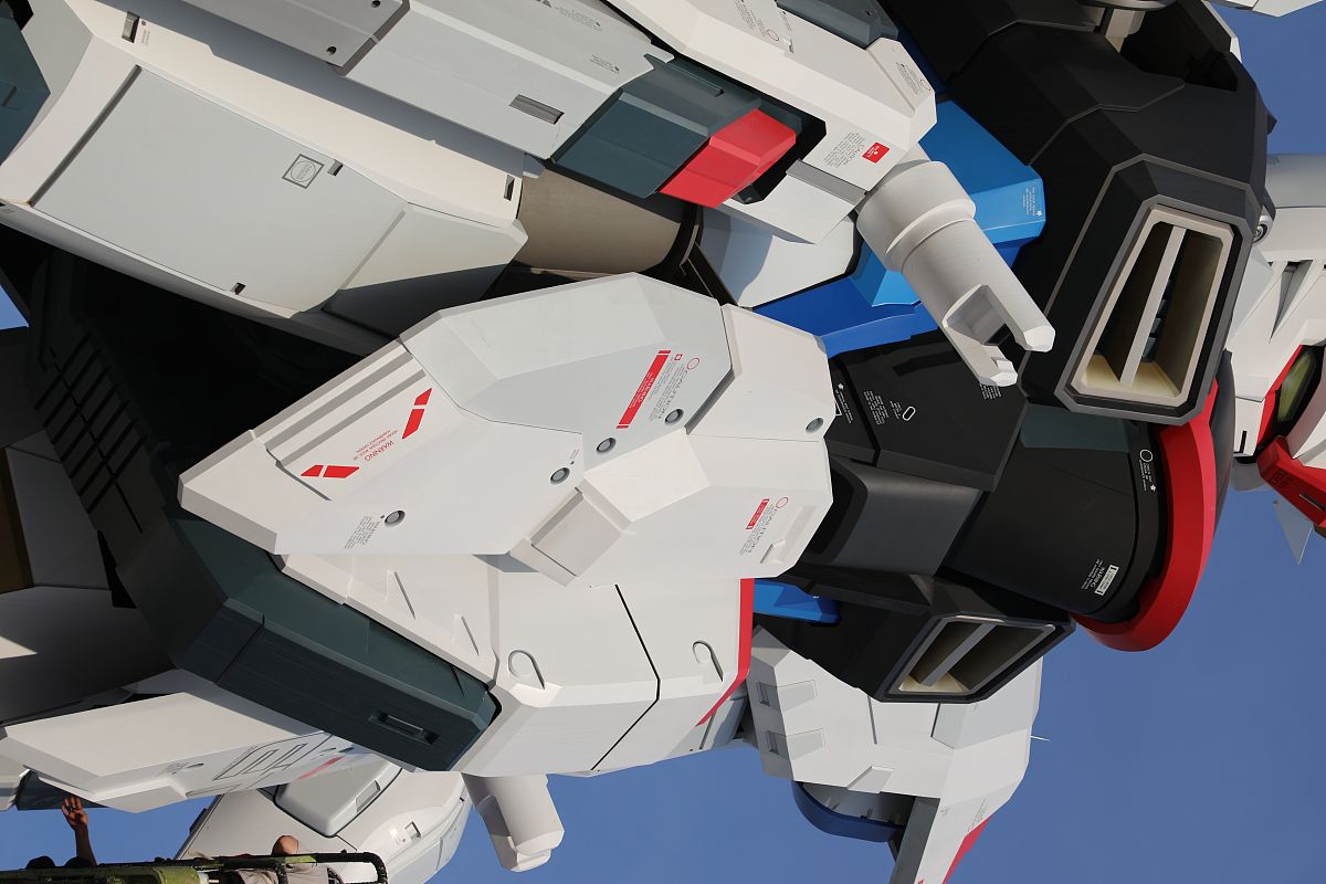 Gundam Model Maker & Artist - Chen Wenjie (MWM)