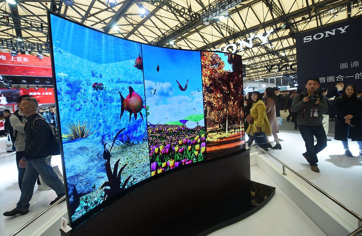 OLED 数组：多功能显示解决方案