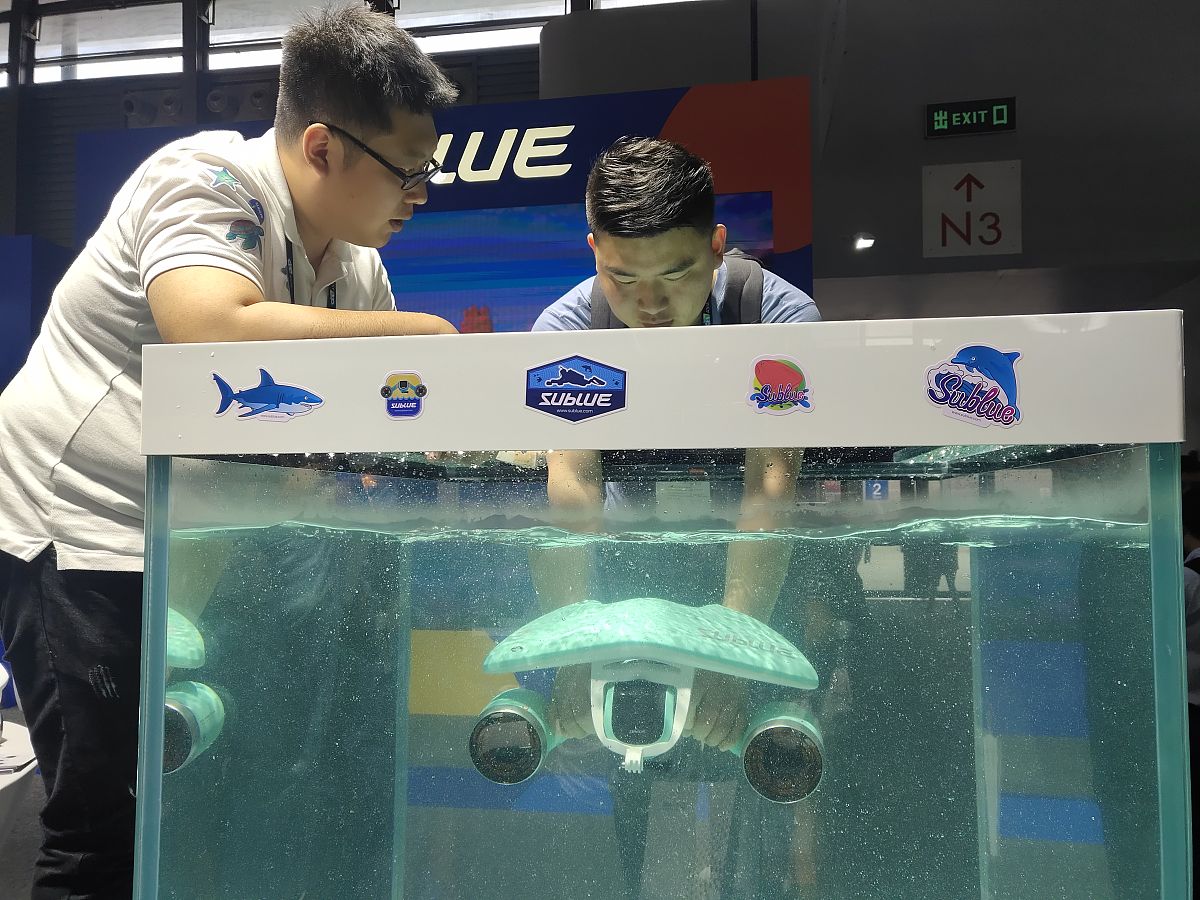 为了展示学生们在科技创新和文化艺术方面的才华让他们在舞台上尽情展示青春活力扩写