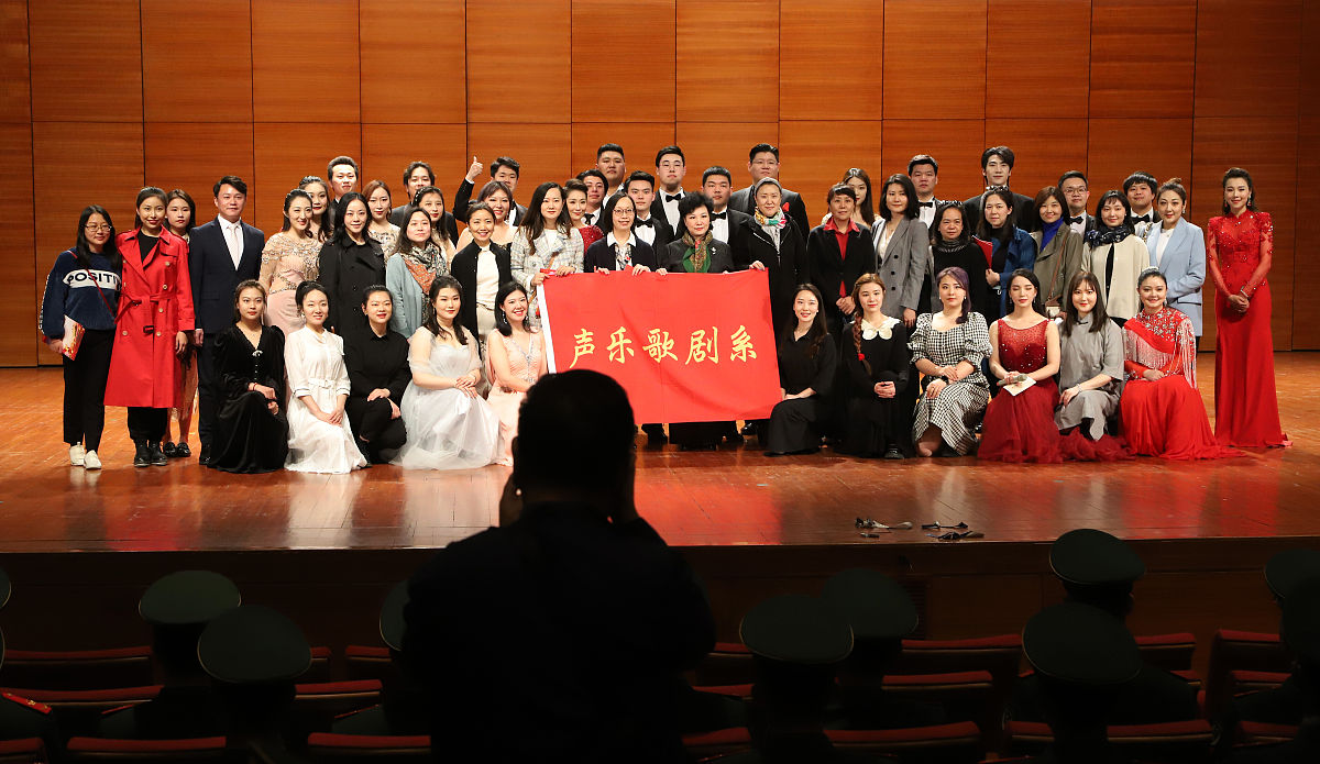 武汉211 大学马克思主义学院毕业生应聘高中政治老师 SWOT 分析