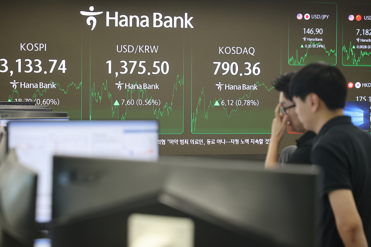 改写actively participate in the multilateral digital trade rules negotiations