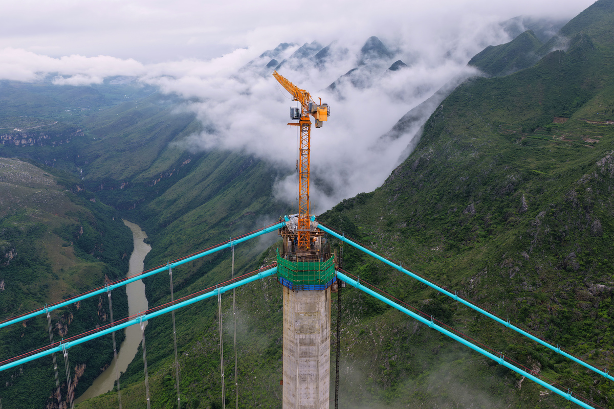 峡谷地形桥梁风致安全研究：以山通河大桥为例