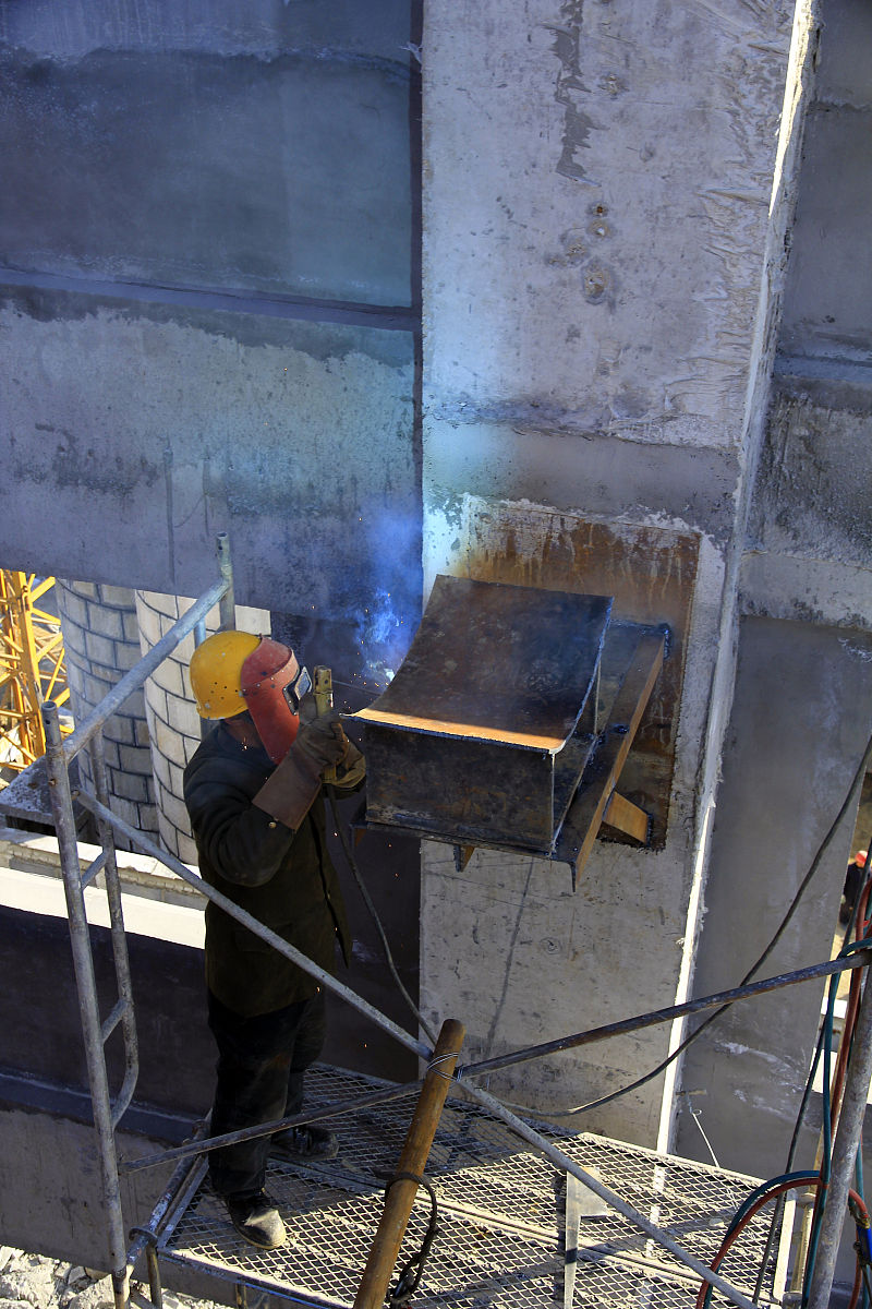 焊缝消氢温控箱操作步骤帮我用210字详细描述