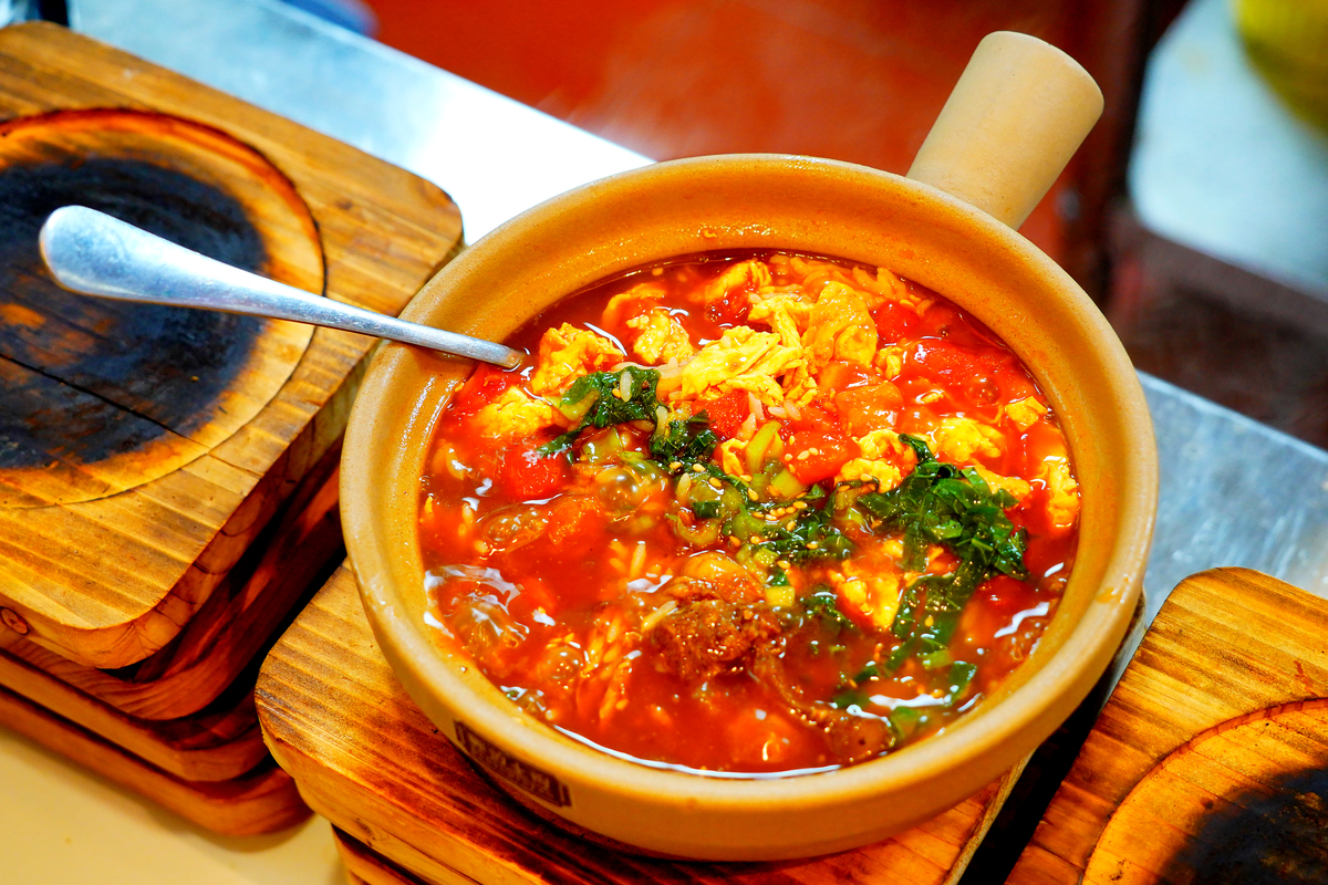 放学必喝！三个女儿都爱喝的酸爽黑椒酸辣汤，一周至少做三次！