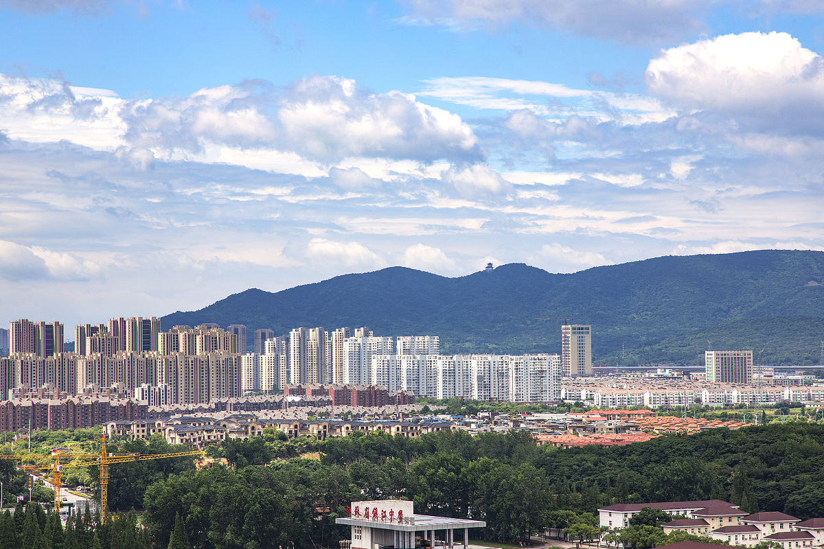 2020年6月29日,江苏镇江告别连续阴雨迎来久违的"水晶天".