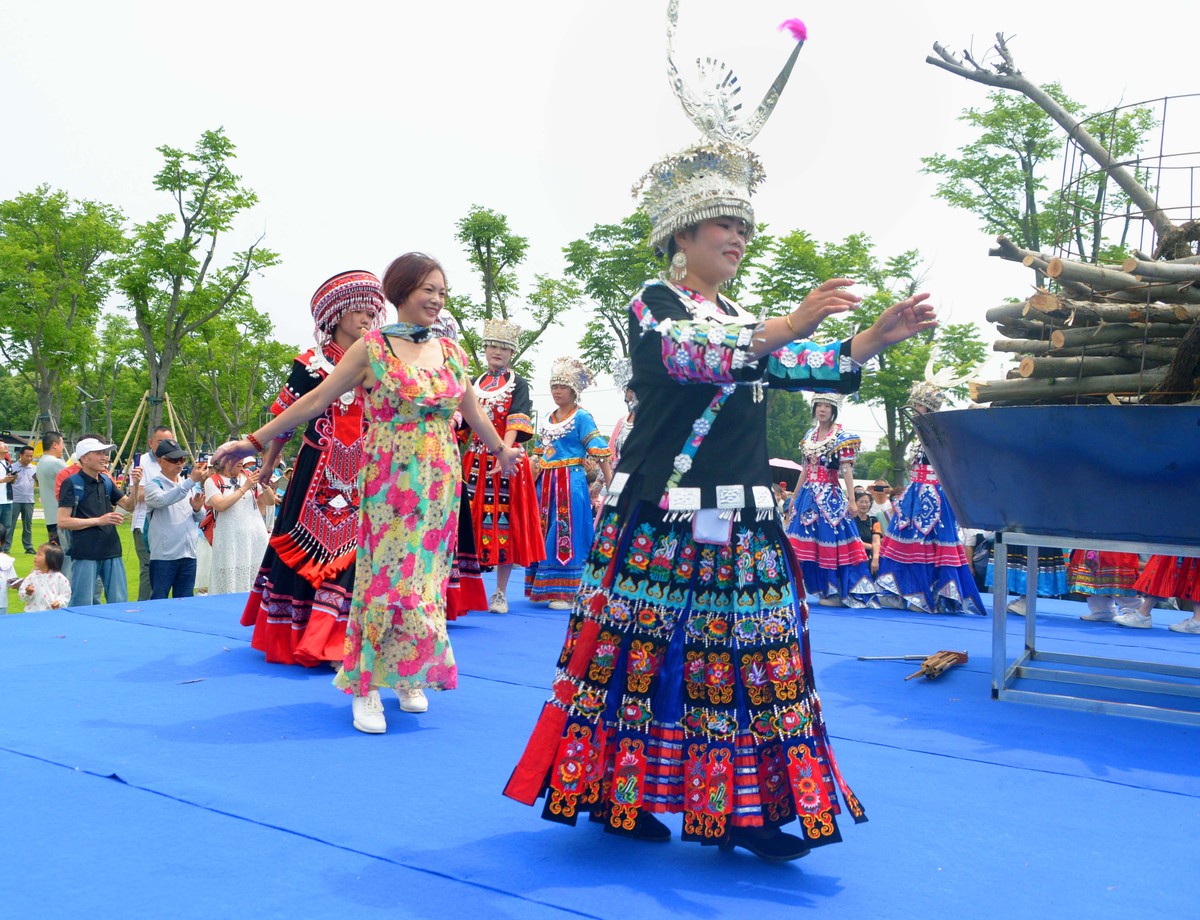 云南少数民族风情与文化：探秘多元文化魅力