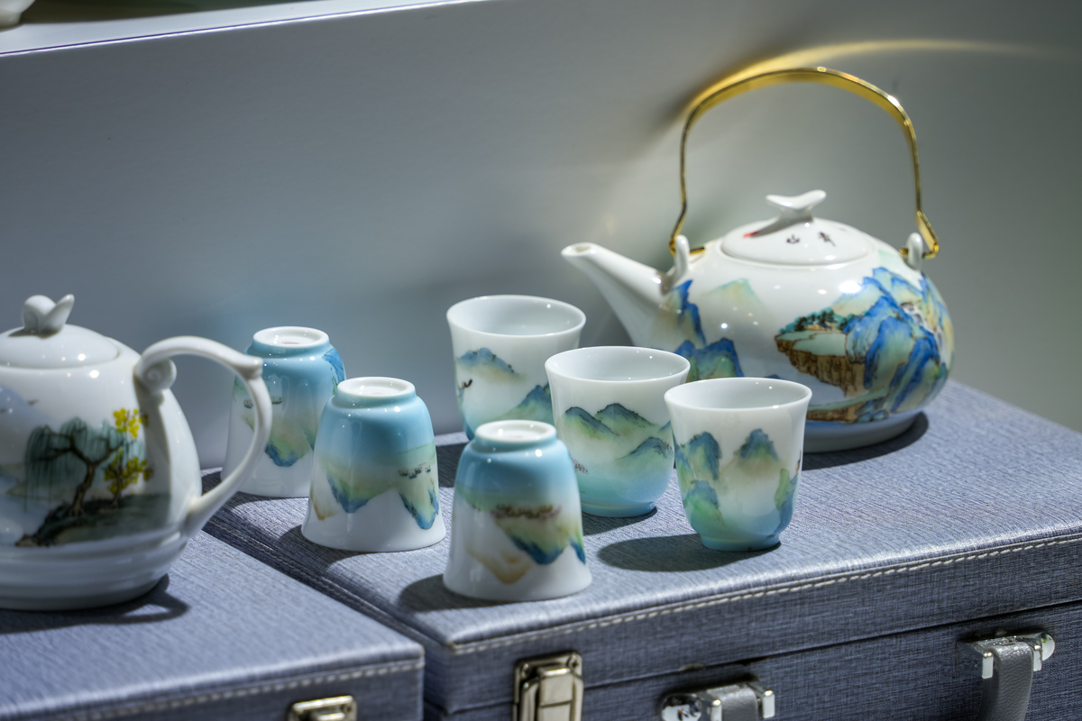 日本的日本芙蓉茶具和日本的蓝花不拍摄的摄影图片到那里找。回答+拓展