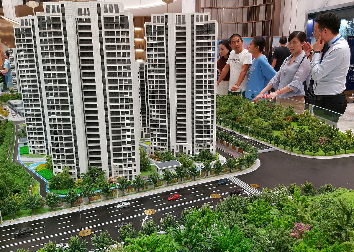 璧山机场附近大型楼盘有哪些帮我用200字详细描述