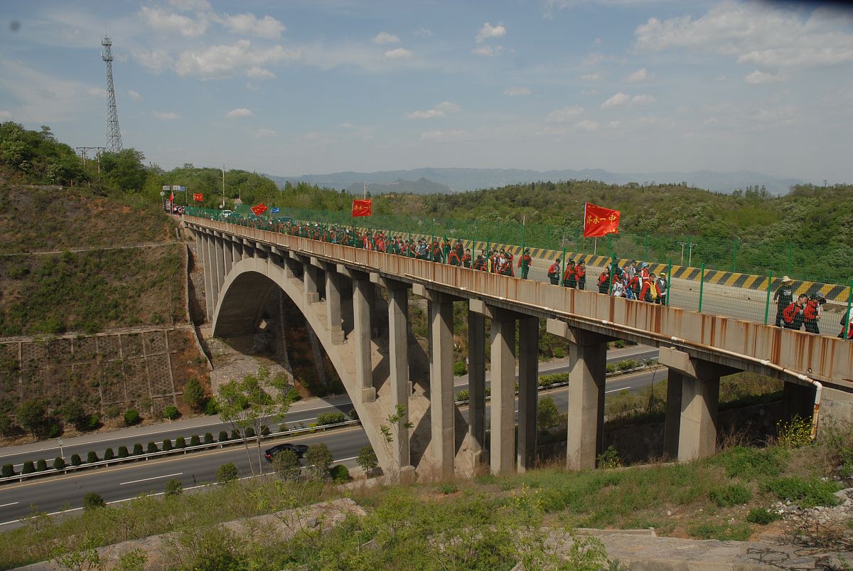 帮我写项目式学习研学旅行案例教学背景800字左右要有两篇真实参考文献