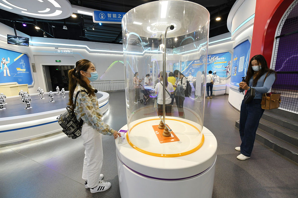 写1000字论文关于科技馆介绍