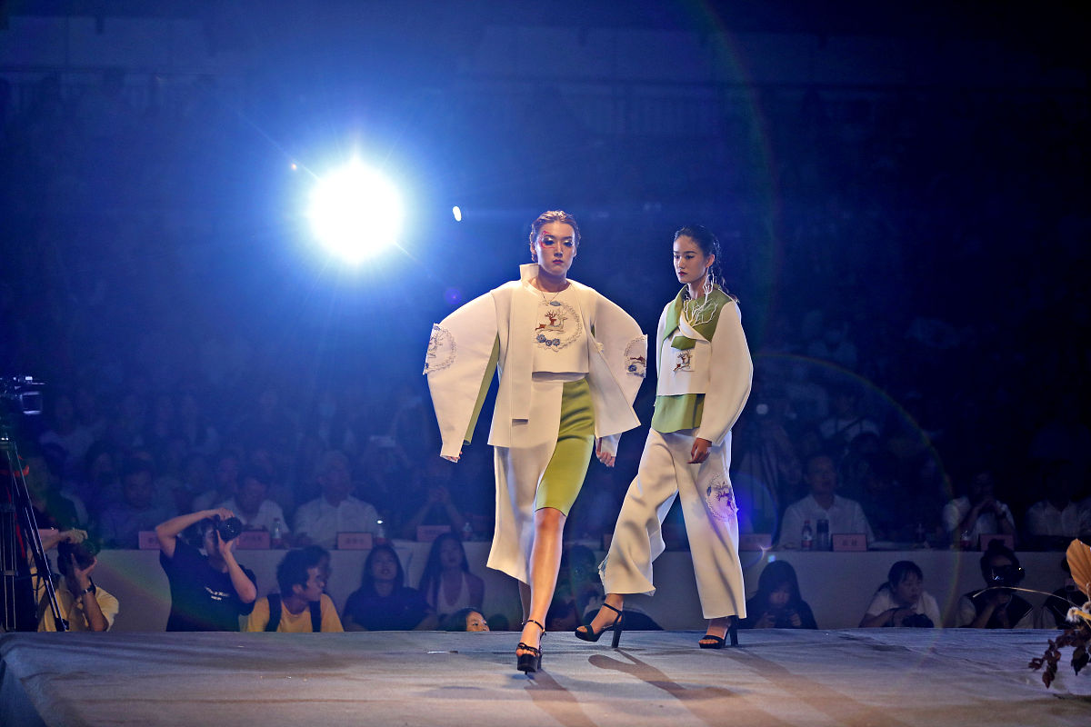 选择陕西省商贸技工学校怎么样呢？