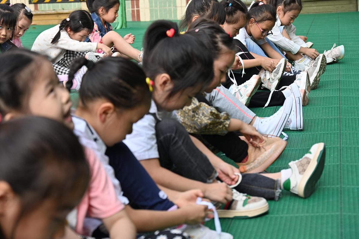 你可以告诉我如何系鞋带吗