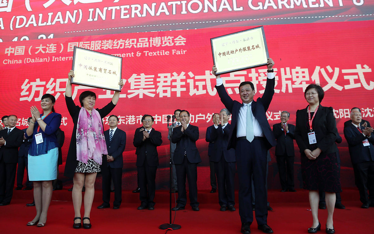 抬头六安市政府落款中国文化传媒集团总裁周泓洋事情背景是中国文化传媒集团与中铁二十一局中标安徽金寨六安的项目现在去六安市政府来交流汇报项目进展状况为六安文旅做贡献。对此做个文涵。