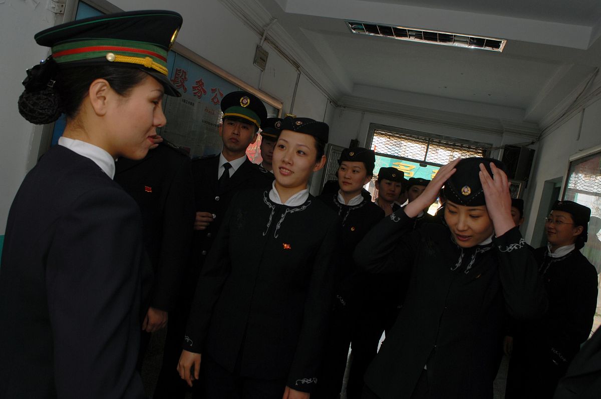 成都市铁路局成都市机务段突出两新强化乘务员