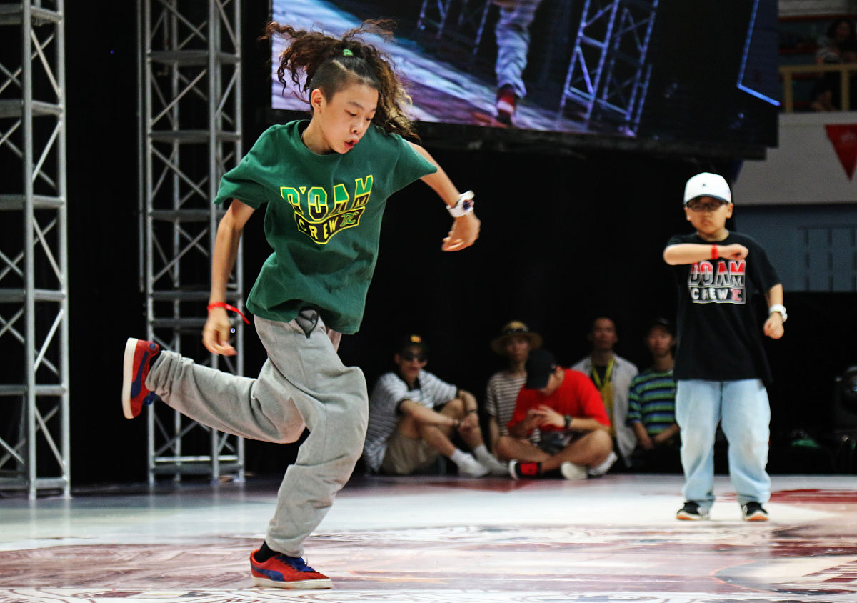 亚运会霹雳舞首金诞生！见证历史，感受街舞魅力