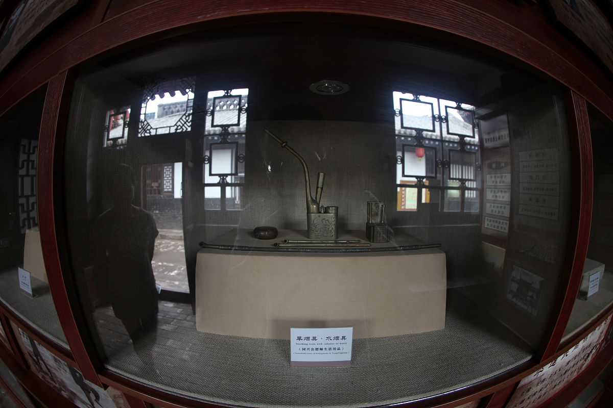 2016年8月18日,山西省晋中市,平遥古城.同兴公<strong>镖局</strong>展出的烟具