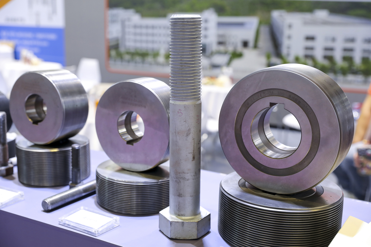 降低TC4钛合金薄板零件加工变形的材料选择与控制策略