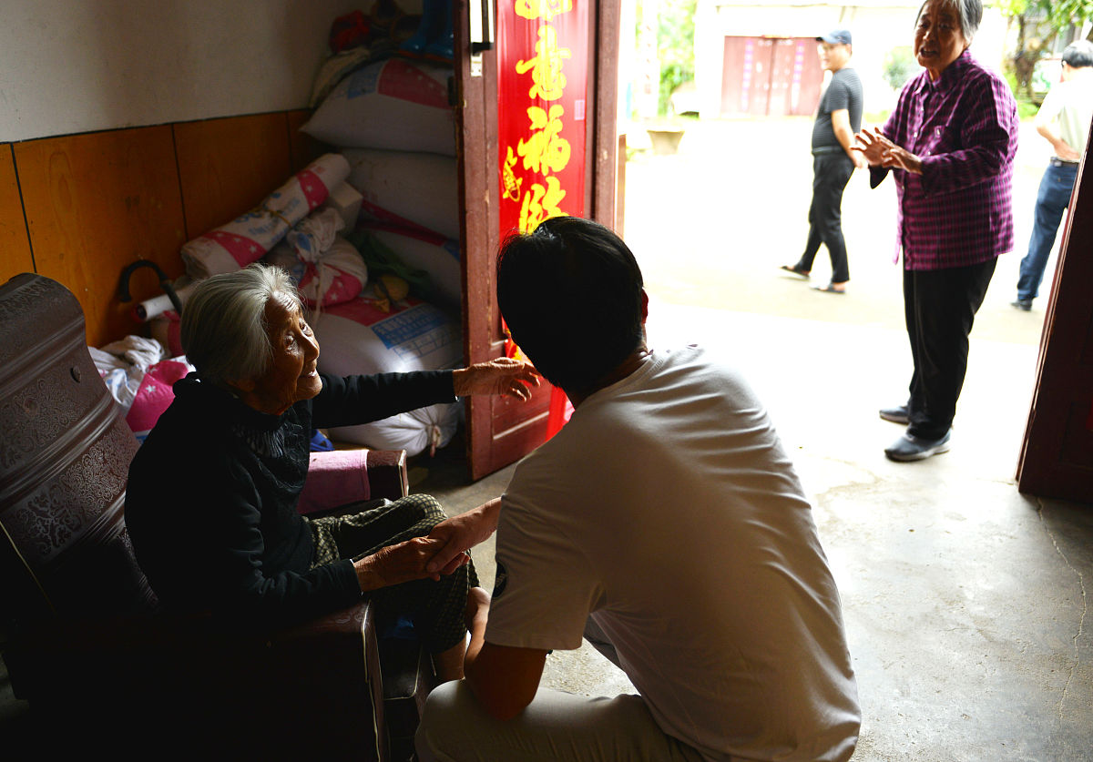 如何探访留守老人：一份详细指南