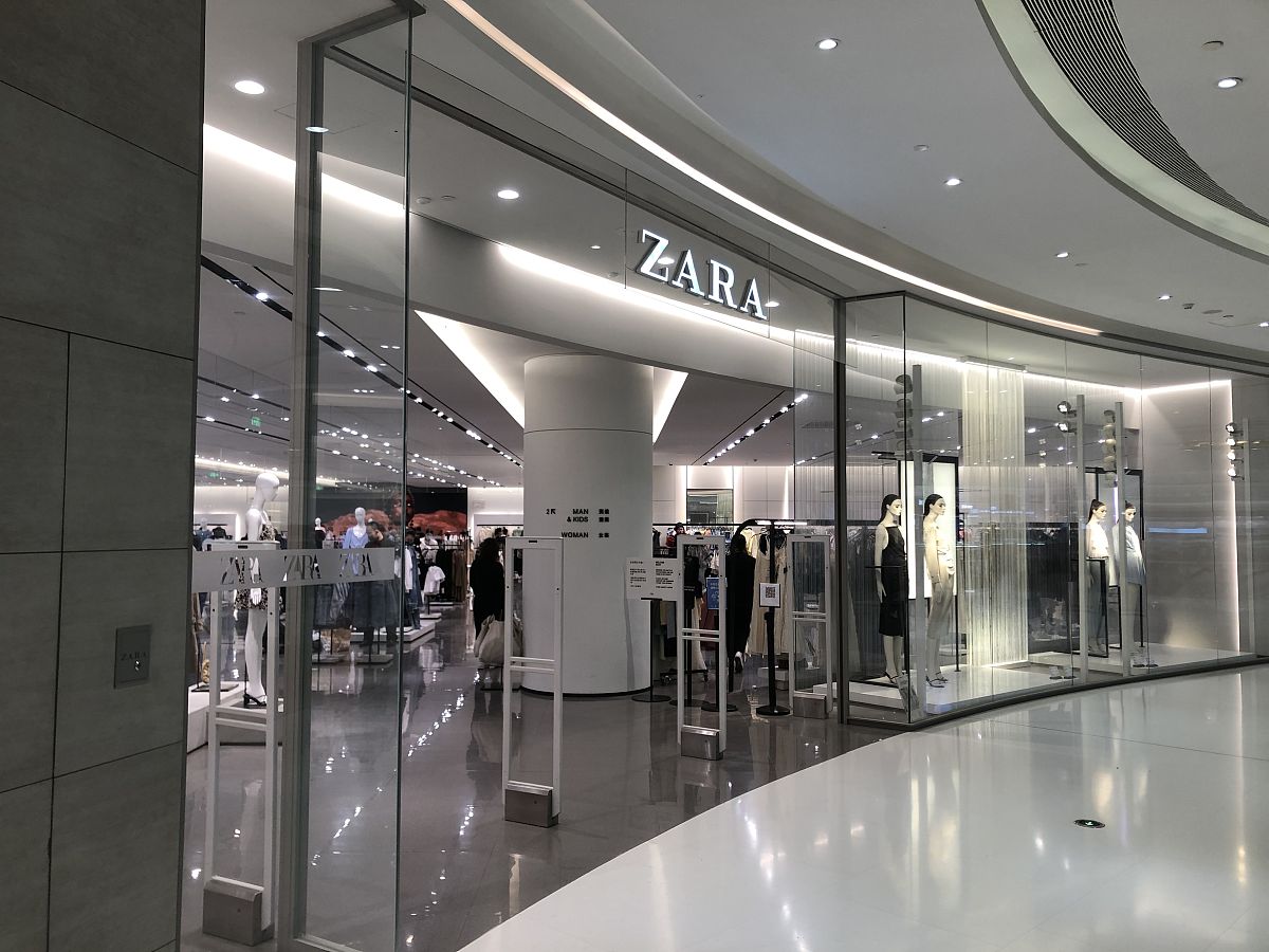 中性风格服装商业卖场设计方案：市场调研、信息分析与草图