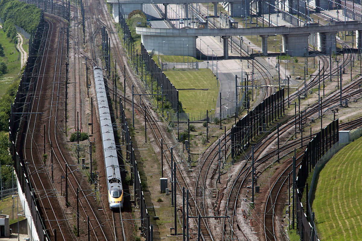 Write an argumentative research paper of 500 words on the following topic The United States shouldnt construct anational high-speed rail network like that of China in the near futureneed a new title