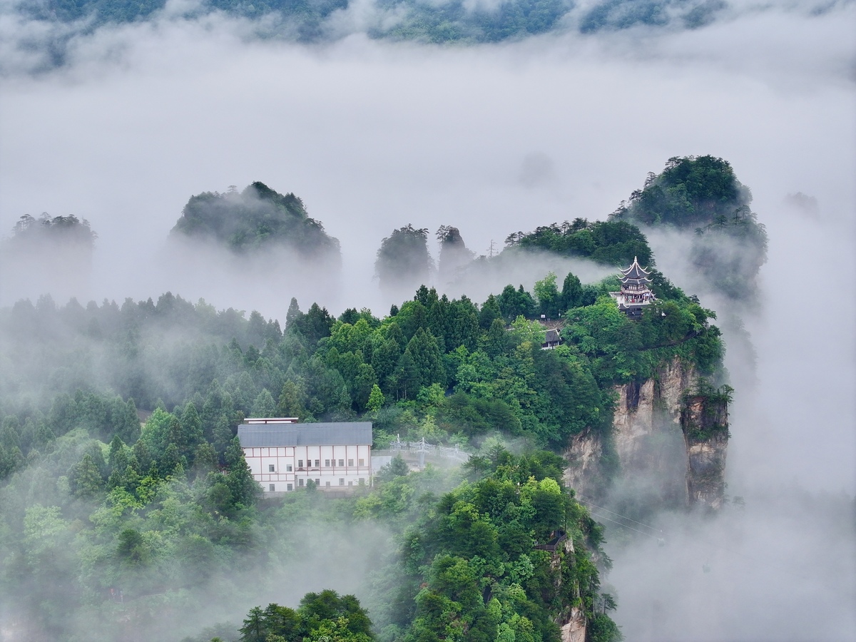 观音山上观山水下联