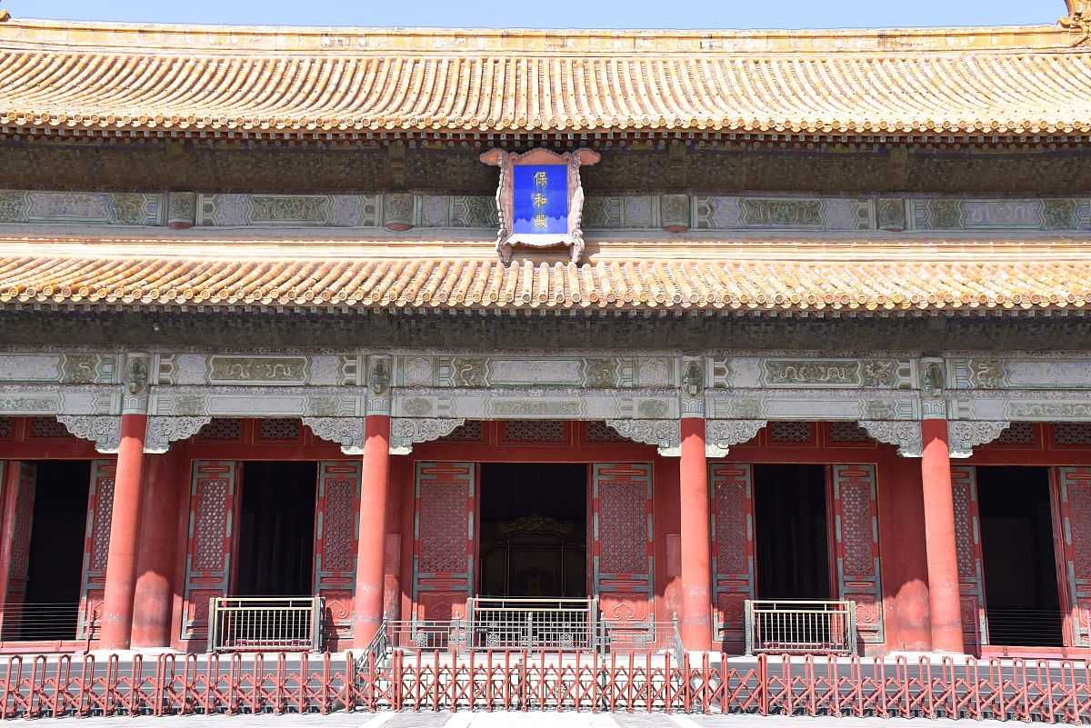 明清故宫建筑左祖右社是指宫殿区的左侧是祭祖先的祖庙右侧是祭社稷神的社稷坛。