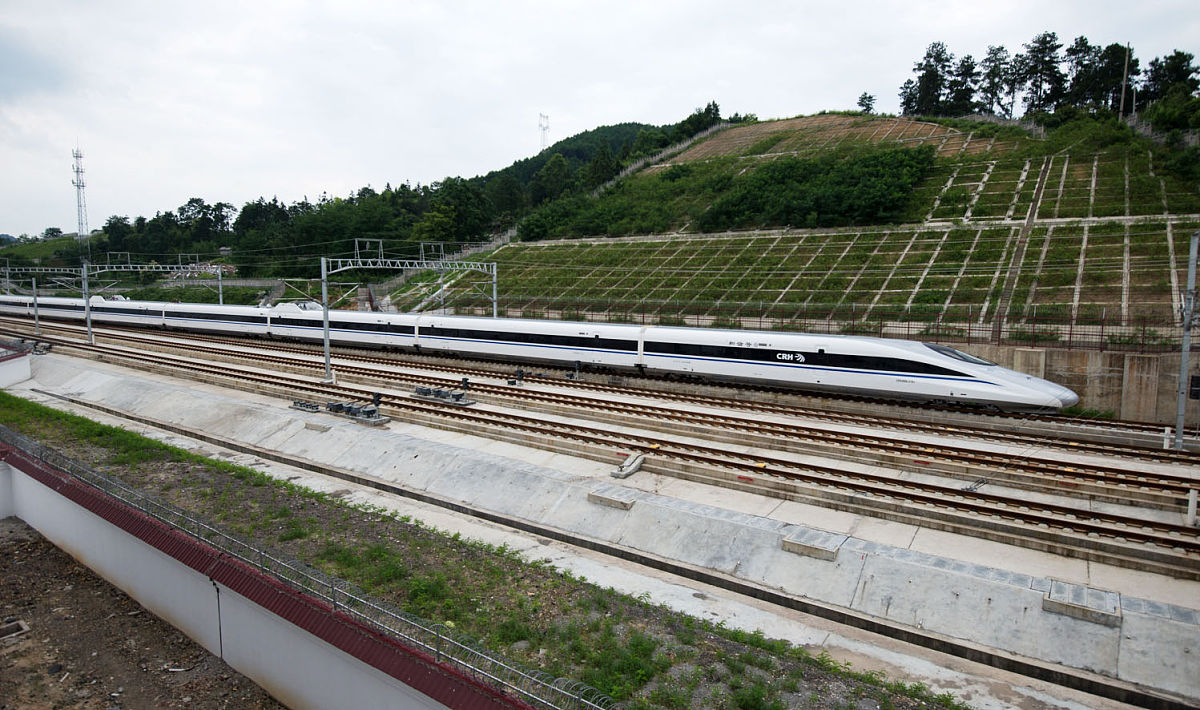 贵州省邮电学校高铁专业定制班招生条件 - 培养高铁行业人才的摇篮