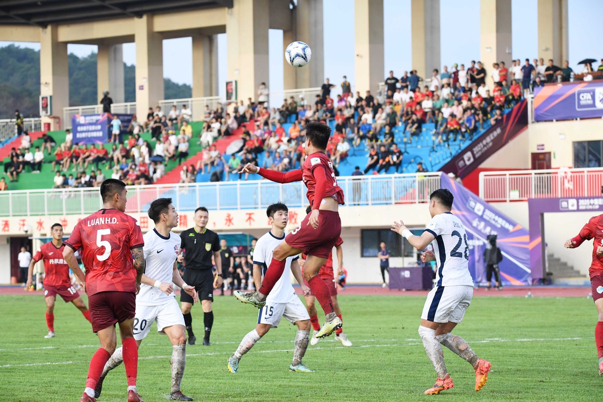 成都中专院校校园足球发展：恒大等职业俱乐部责任重大