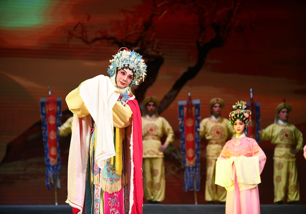 2020年12月8日晚,《粤剧表演艺术大全·唱念卷》首发演出晚会在广州中