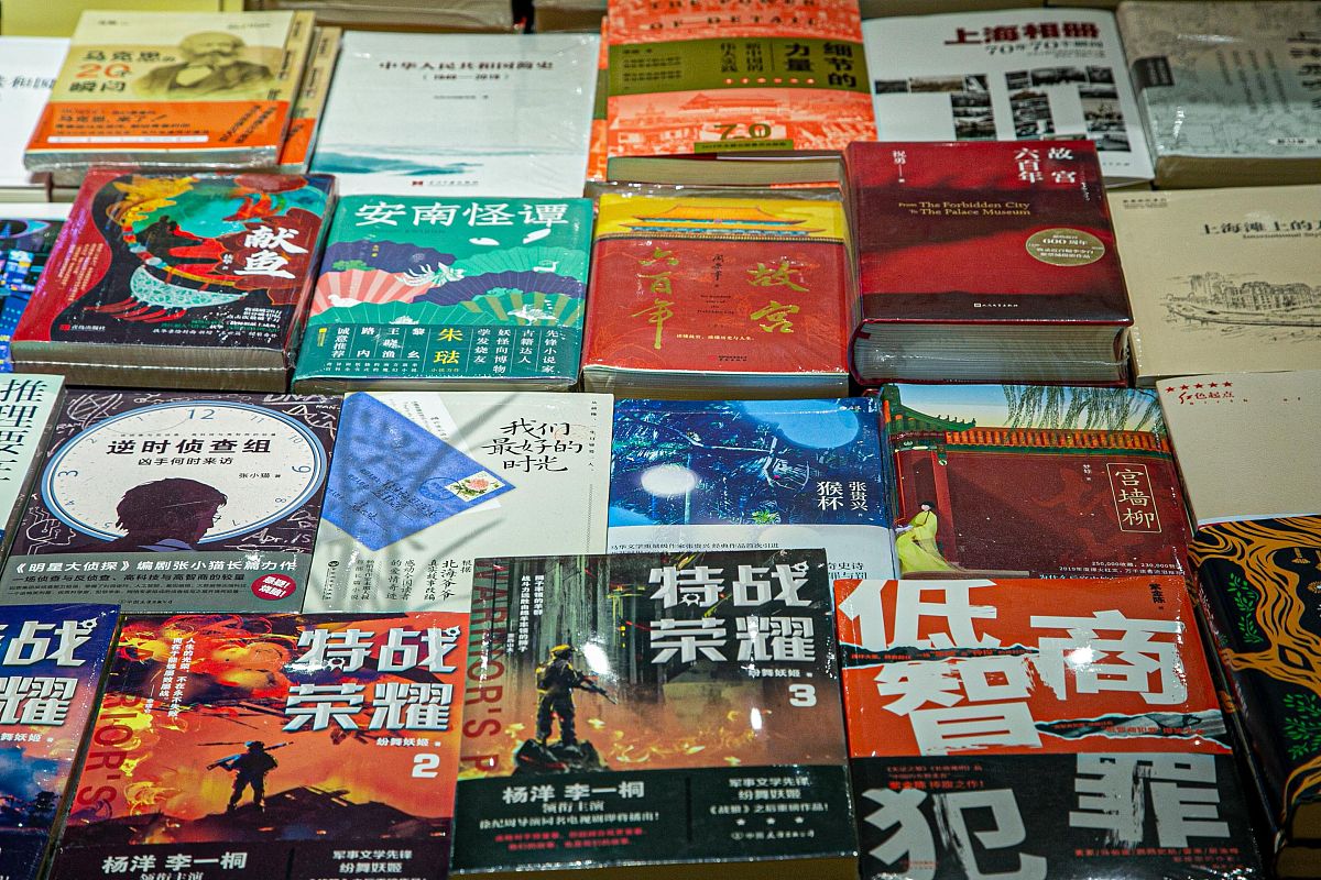 请根据迷雾谜案出文案不少于600字