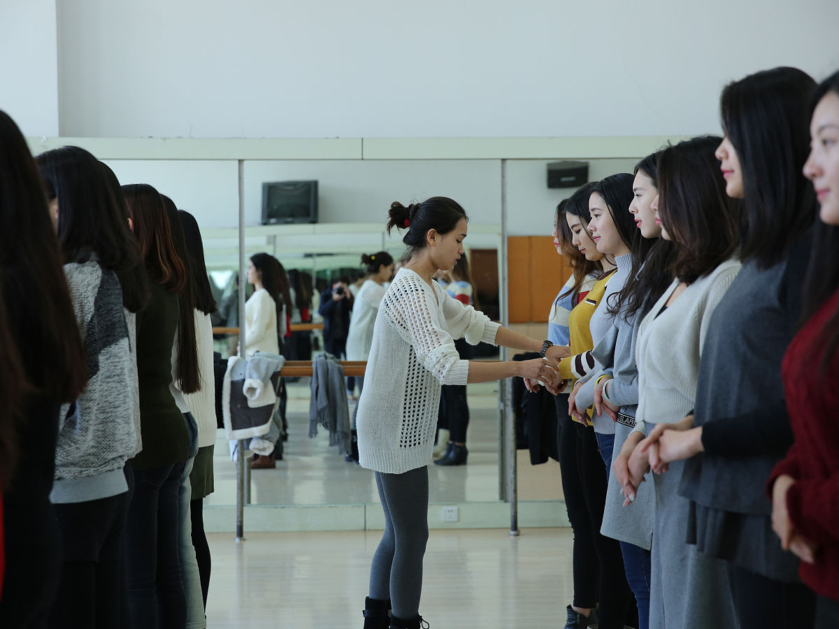 制作一份外校教师来学校参观的接待安排表 制作一份外校教师来学校参观的接待安排表