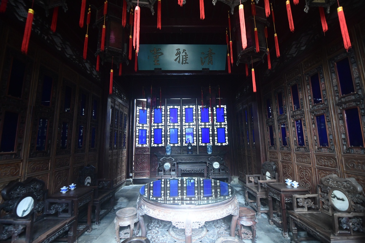 今天去看了古建筑戏台和文房四宝帮我想一个古风朋友圈文案10字以内