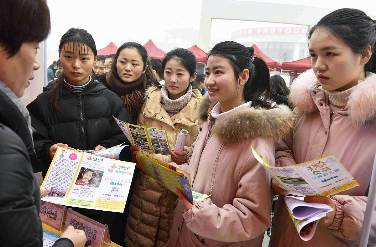 重庆女生读高中好还是中专学校