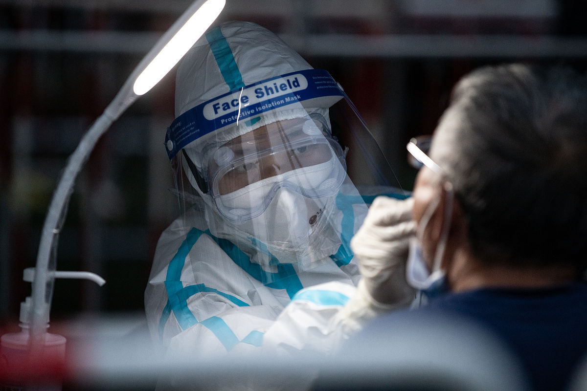 新冠变种来袭：美国疾控中心主任罗斯的抗疫故事