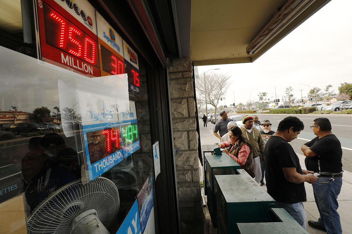 当地时间2019年3月27日,美国hawthorne,劲球(powerball)彩票售卖点.23