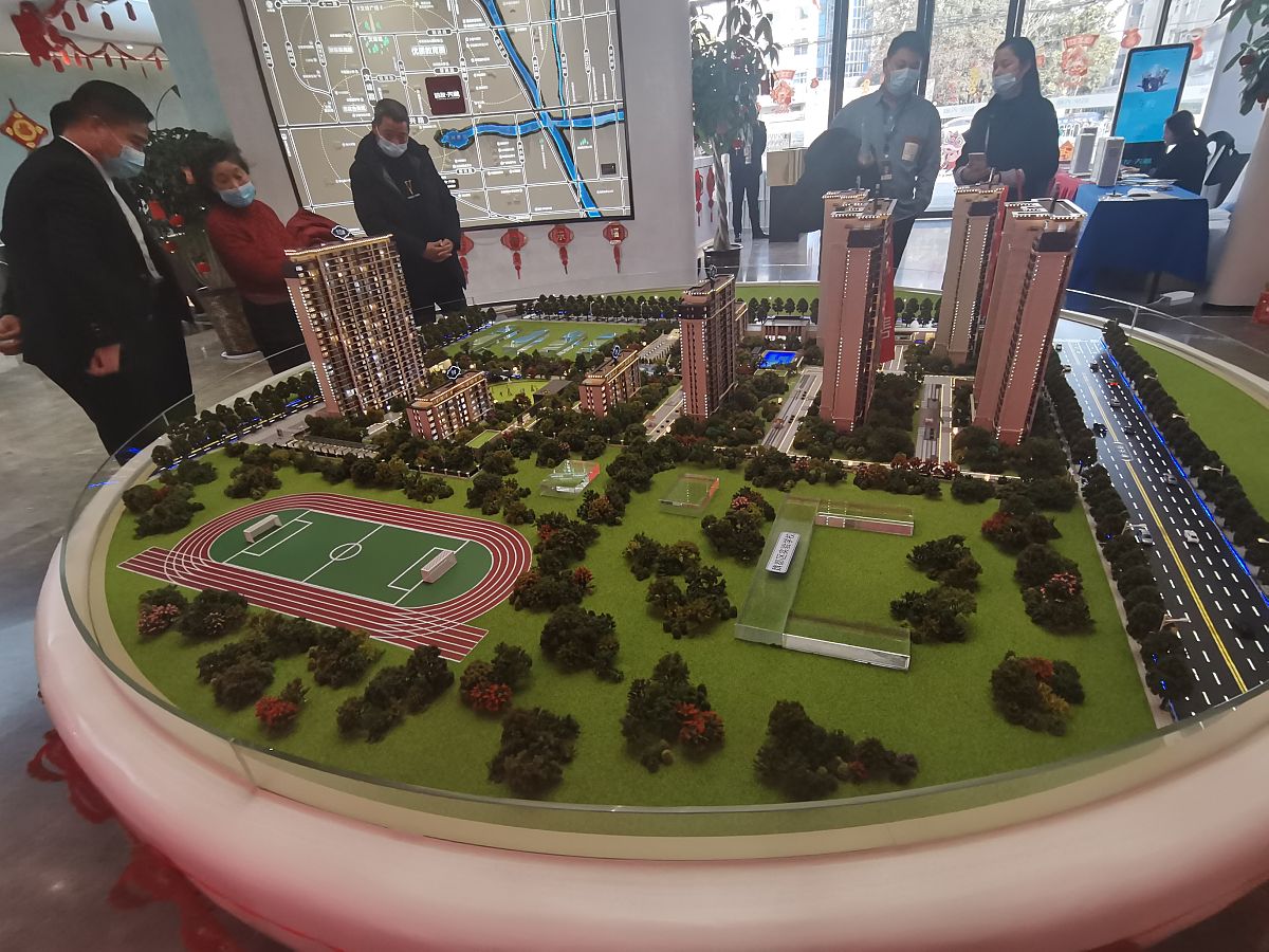 保利臻誉离南部商务区约几公里？开车约几分钟？离品江府开车约几分钟？