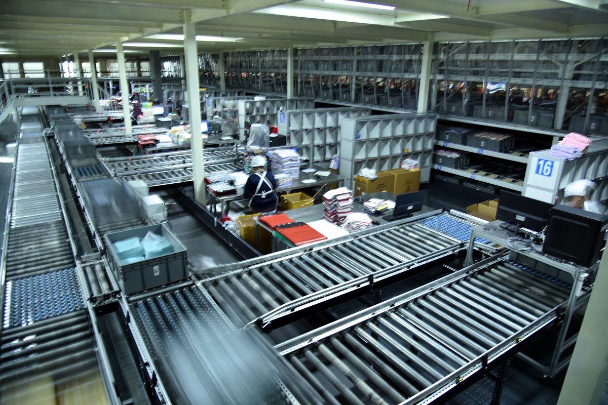 生产成本控制：变动生产水平与库存成本的平衡