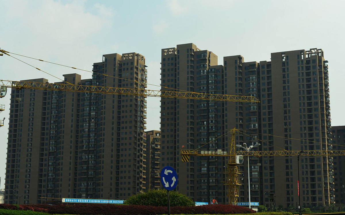 一个房地产项目位于二线城市属高端楼盘现在向给楼盘起名名字以云字为开头输出十个名字